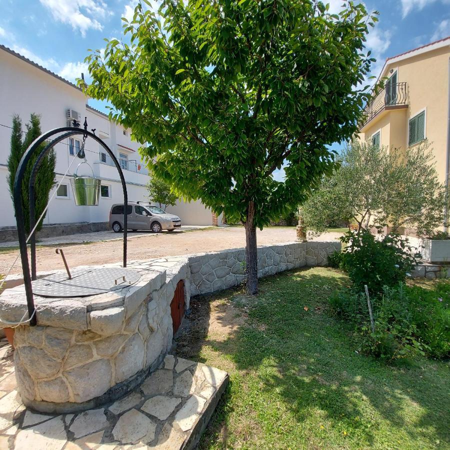 Apartments Batistic Supetarska Draga Exterior foto